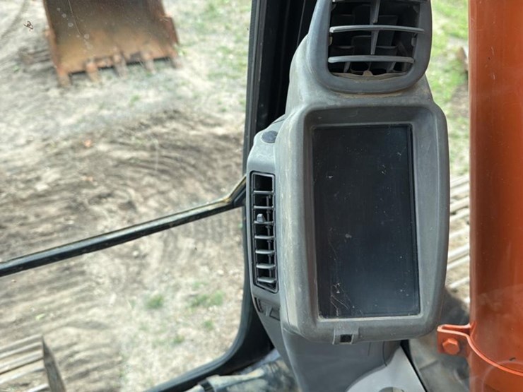 2012-hitachi-zx160-image-51