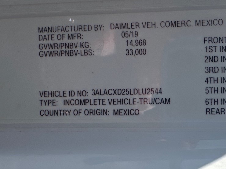 2020-freightliner-m2-106-image-19