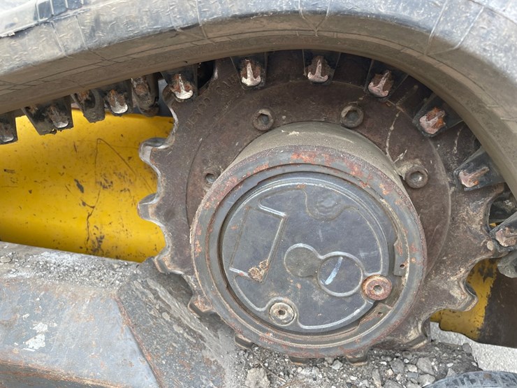 2019-new-holland-c232-image-21