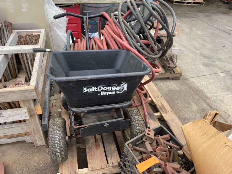 #6031-•-hoses,-hose-rail,-and-salt-dogg-spreader-image-3