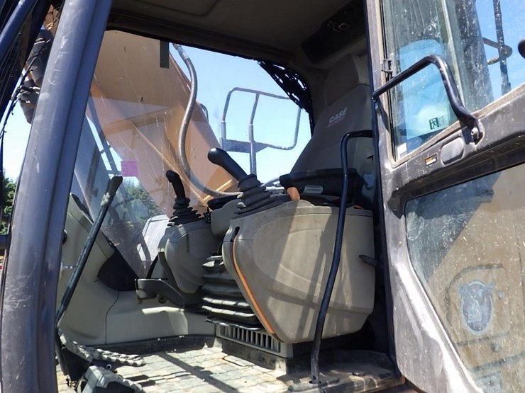 2015-case-cx210-image-43