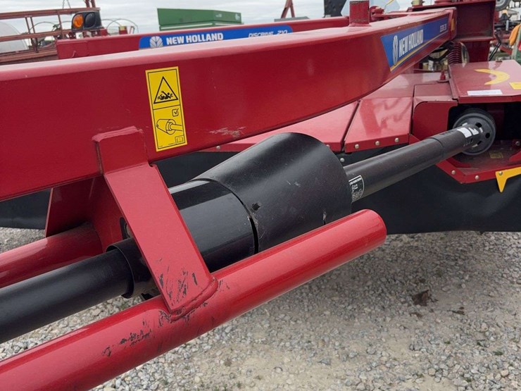 2022-new-holland-210-image-19