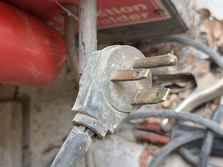 craftsman-35-230-ac-arc-welder-with-accessories-image-9