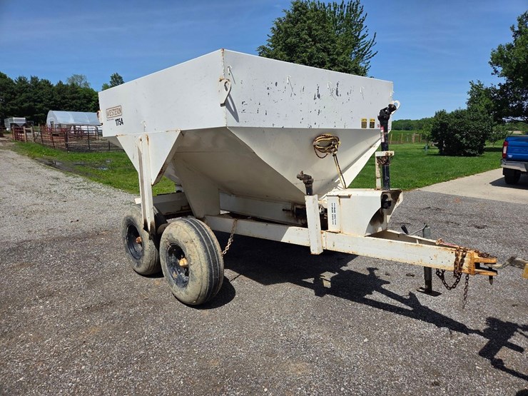 western-5-ton-dry-fertilizer-spreader-image-2