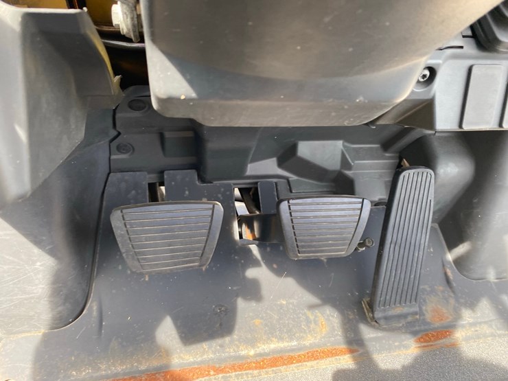 cat-gp15n-forklift-image-8
