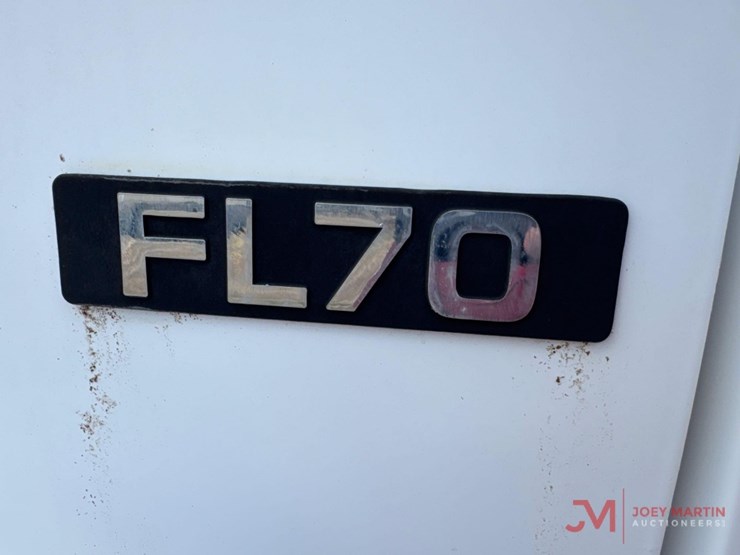 2001-freightliner-fl70-image-11