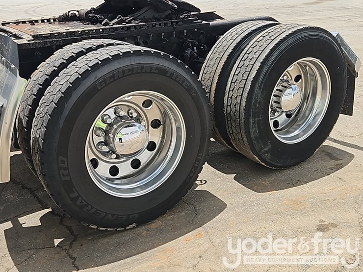2020-kenworth-t800-image-17
