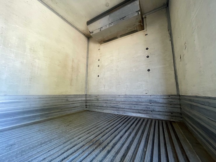 #4198-•-2005-sterling-box-truck-image-115