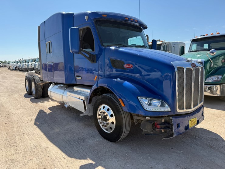 2017-peterbilt-579-image-2
