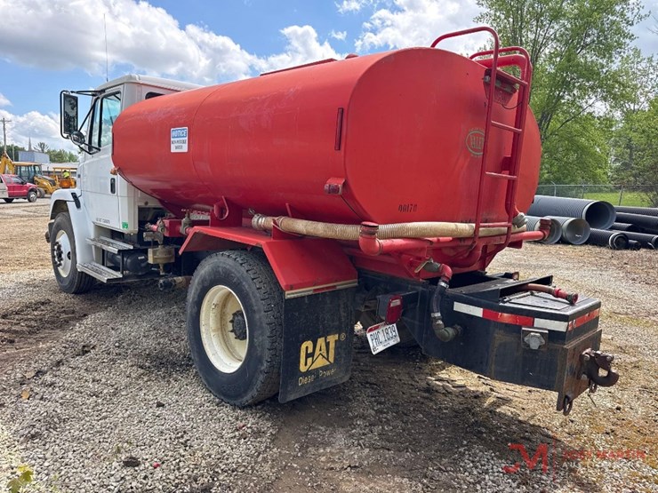 2001-freightliner-fl70-image-4