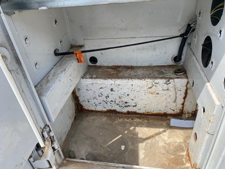 2019-ford-f-450-service-truck-image-38