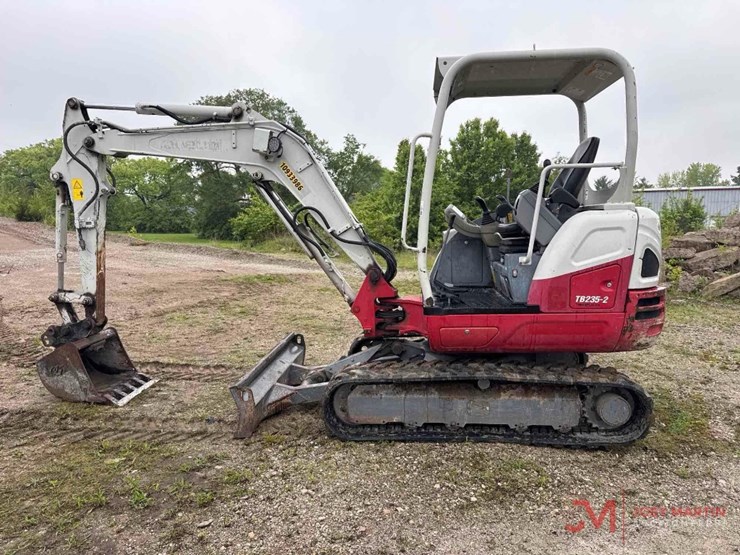 2019-takeuchi-tb235-2-image-2