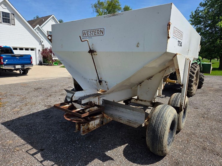 western-5-ton-dry-fertilizer-spreader-image-13