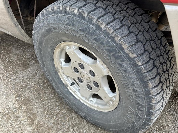 2001-chevrolet-silverado-1500-image-9