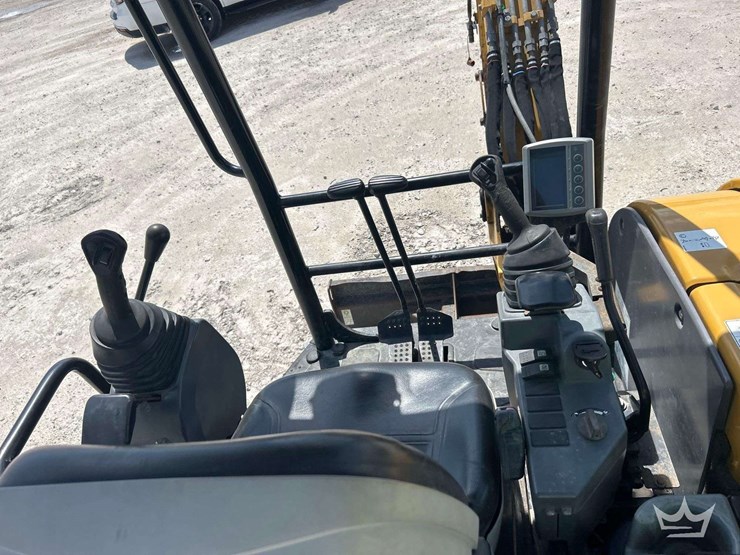 caterpillar-305e-mini-excavator-image-11