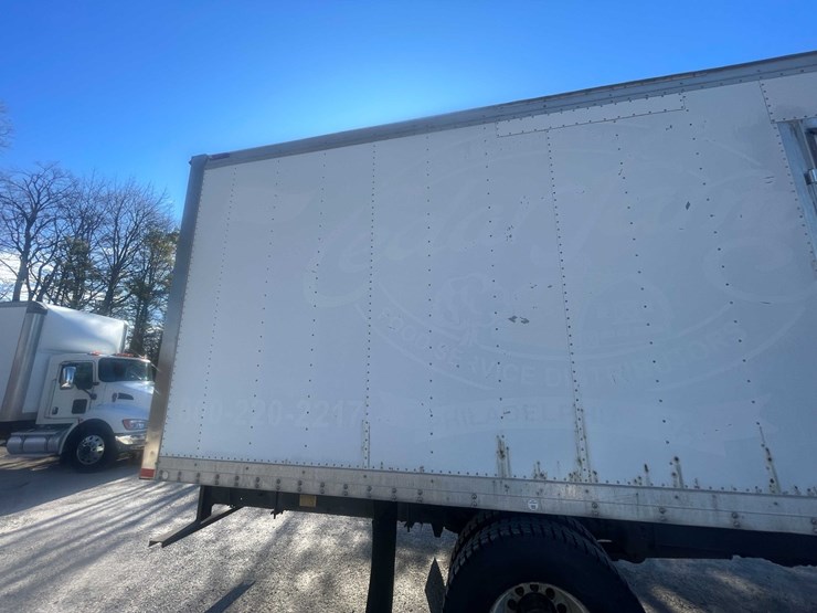 #4198-•-2005-sterling-box-truck-image-104