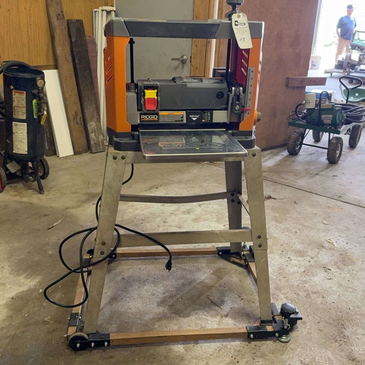 Ridgid R4331 Planer with Rolling Stand