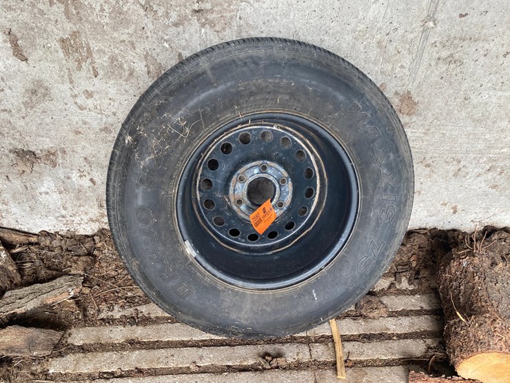 #3580-•-spare-tire-on-rim-image-1