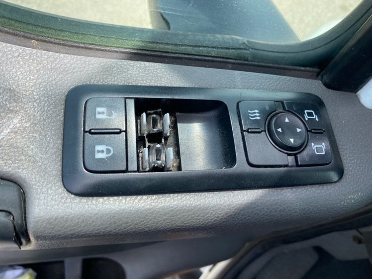 2019-international-lt625-day-cab-semi-tractor-image-71