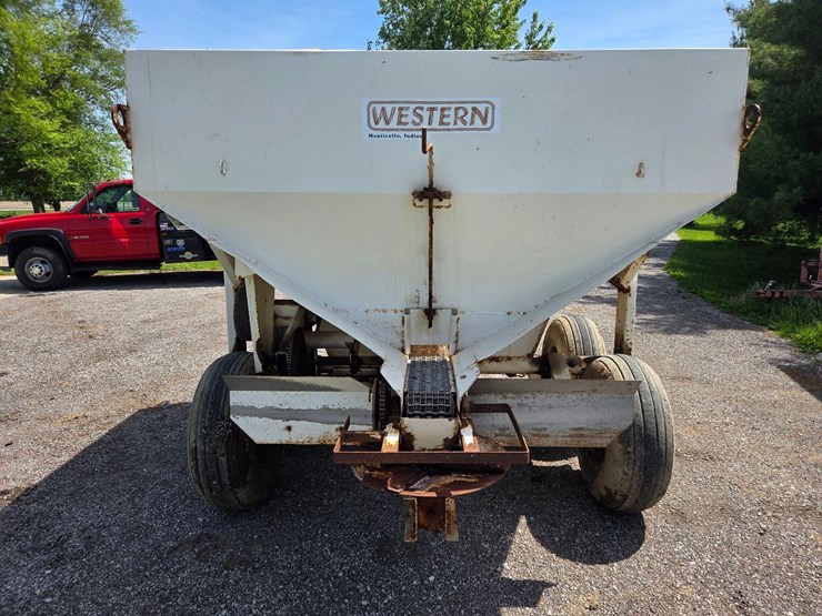 western-5-ton-dry-fertilizer-spreader-image-14