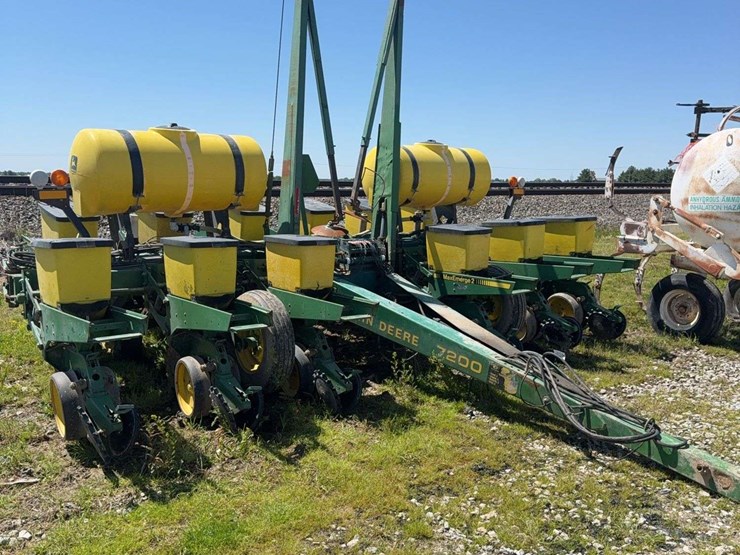 john-deere-7200-image-1