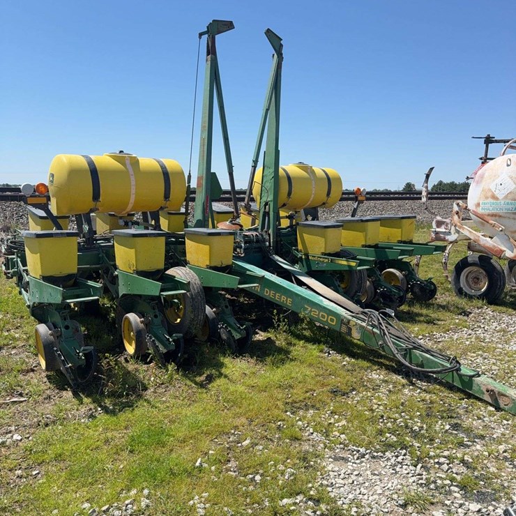 JOHN DEERE 7200