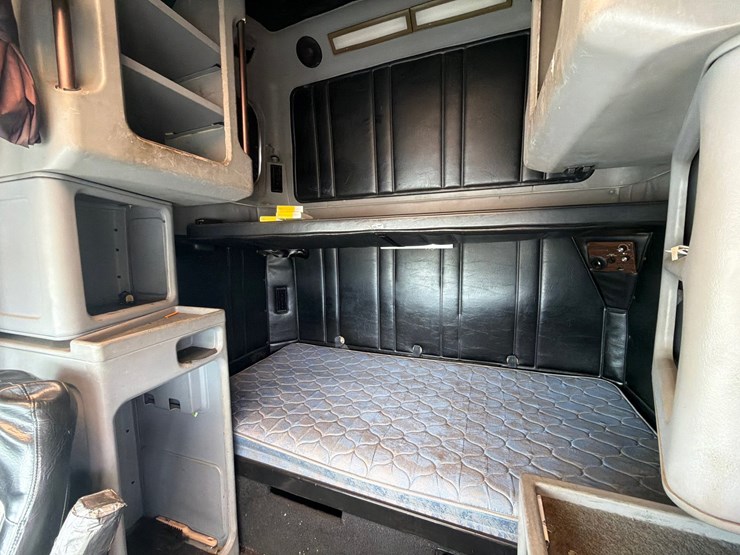 freightliner-fl112-image-14