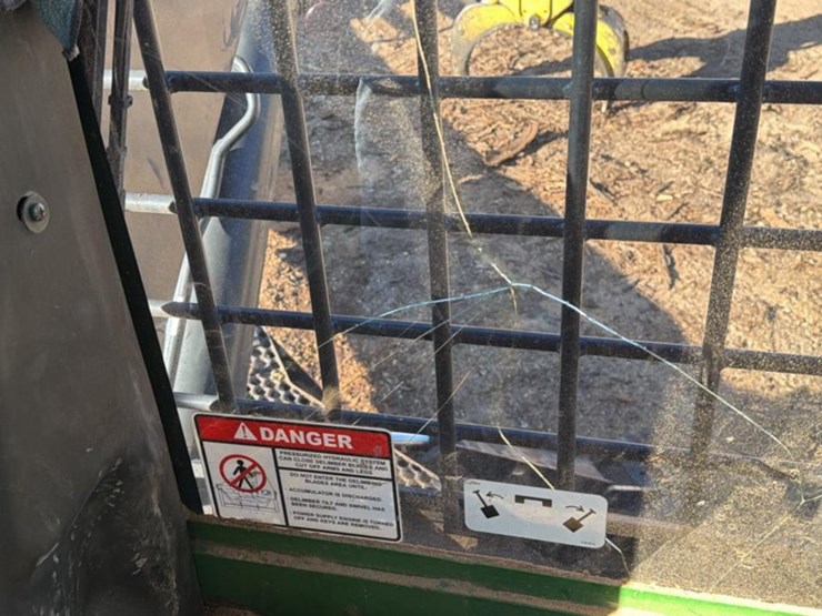 2018-deere-437e-image-48