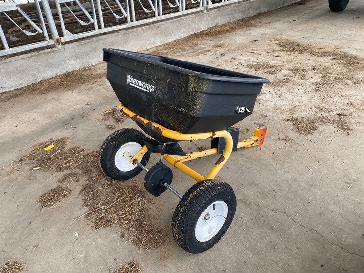 #3569-•-yardworks-pull-behind-seed-spreader-image-4