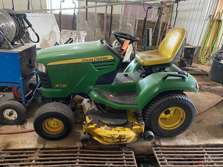 john-deere-x720-image-2
