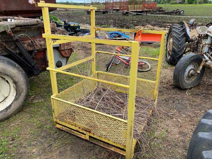 #3508-•-work-cage-with-fork-pockets-image-1