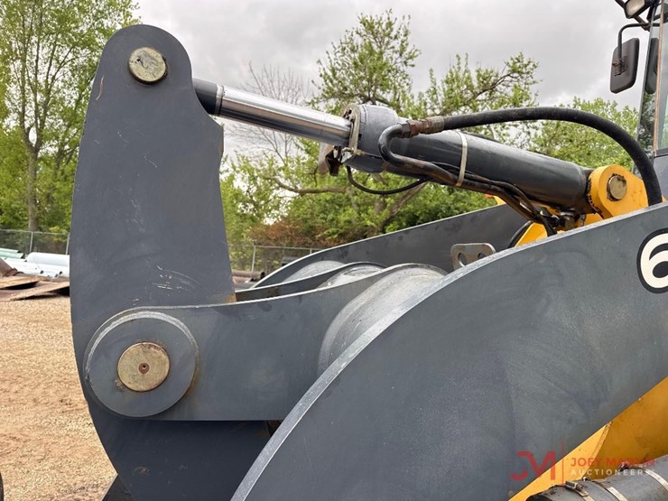 2004-deere-624j-image-9