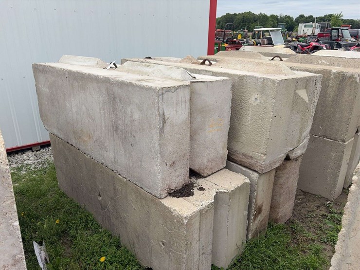 4-mafia-blocks-2ft-x2ft-x-6ft-image-1