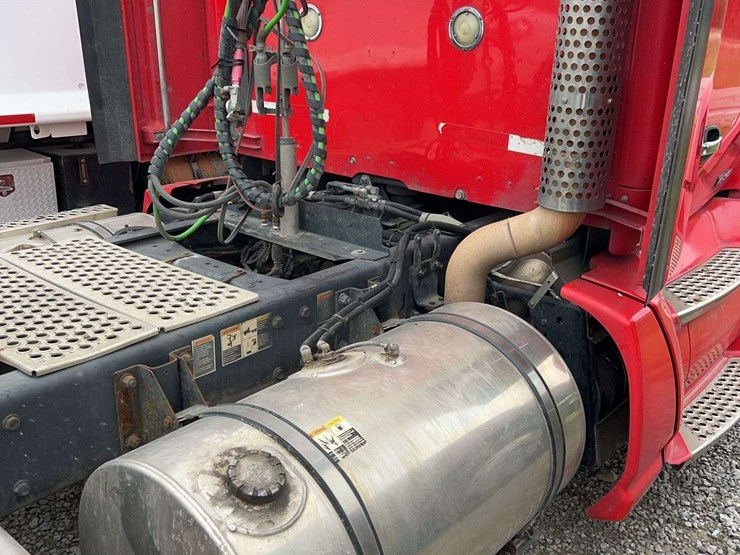 2016-kenworth-t680-image-16