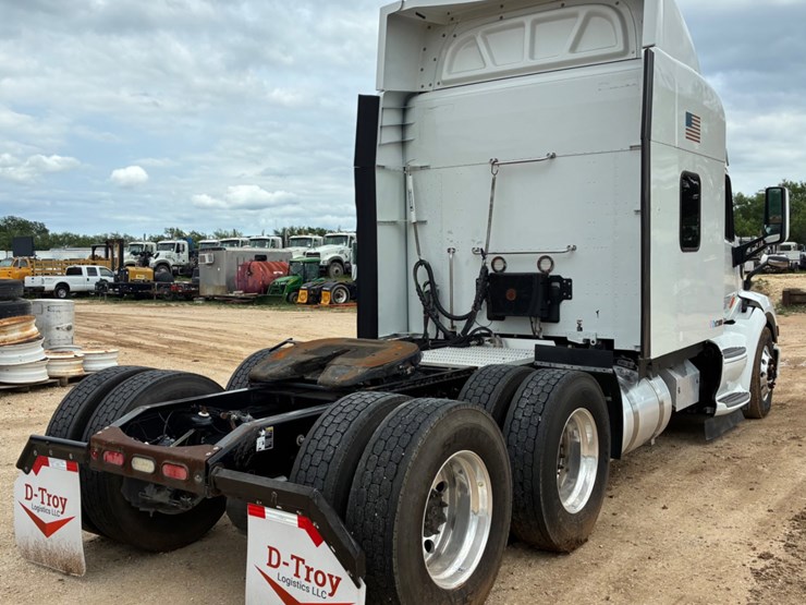 2019-peterbilt-579-image-4