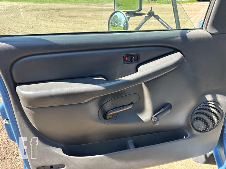 2005-gmc-3500-image-18