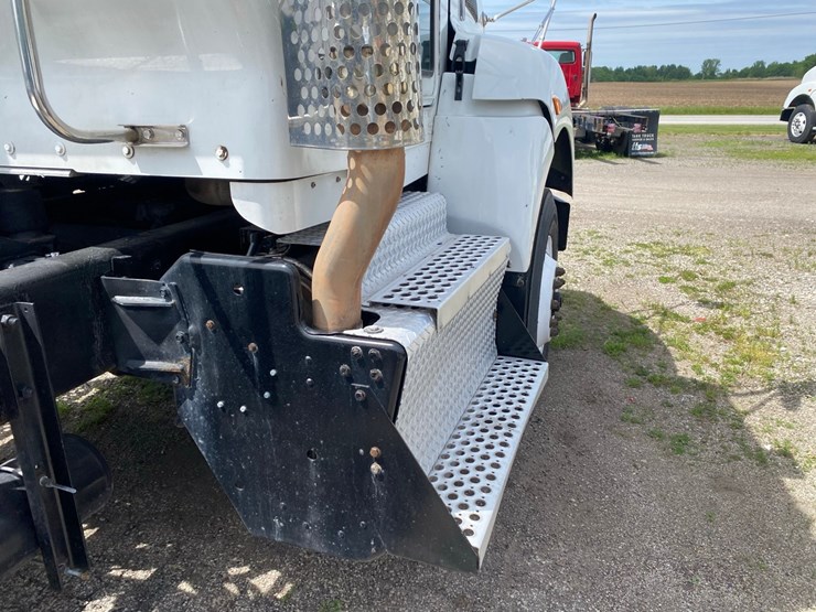 2014-kenworth-t400-single-axle-day-cab-semi-tractor-image-36