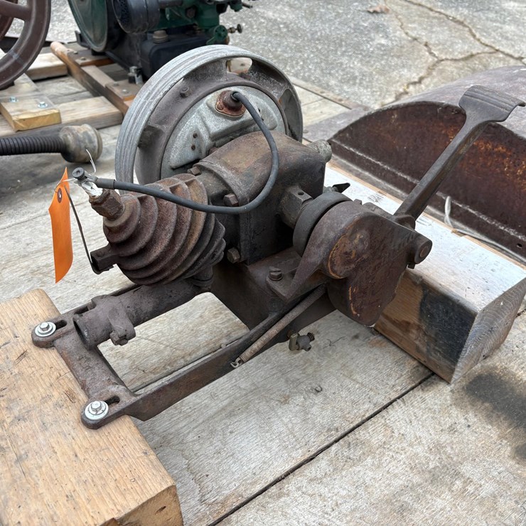 #5533 • Old Gasoline Engine