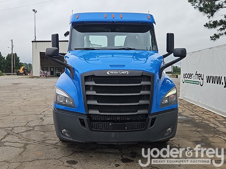 2019-freightliner-cascadia-116-image-8