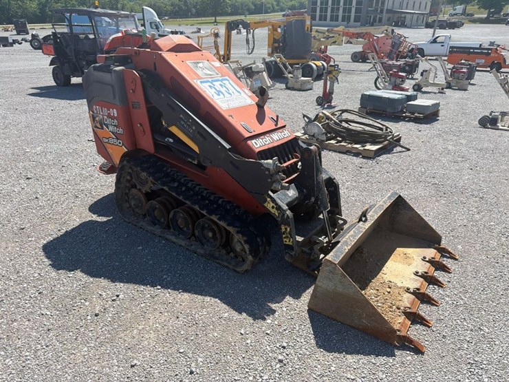 2015-ditch-witch-sk850-image-3