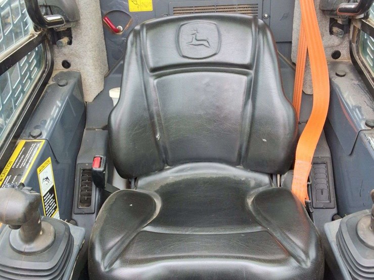 2017-deere-333g-image-13