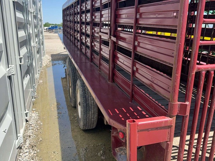 2003-gooseneck-livestock-trailer,-32ft,-2-cut-gates,-triple-axel,-wood-floor,-vin#-td259200,-butterfly-tailgate-image-8