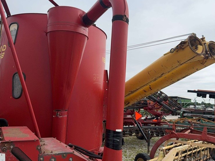 new-holland-358-image-7