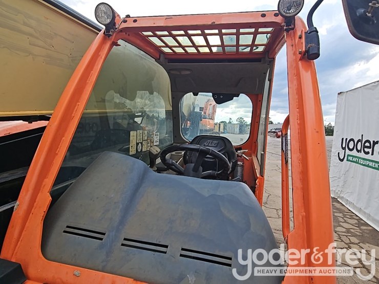 2016-jlg-642-image-30