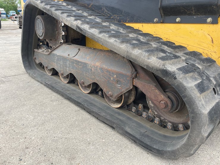 2019-new-holland-c232-image-12