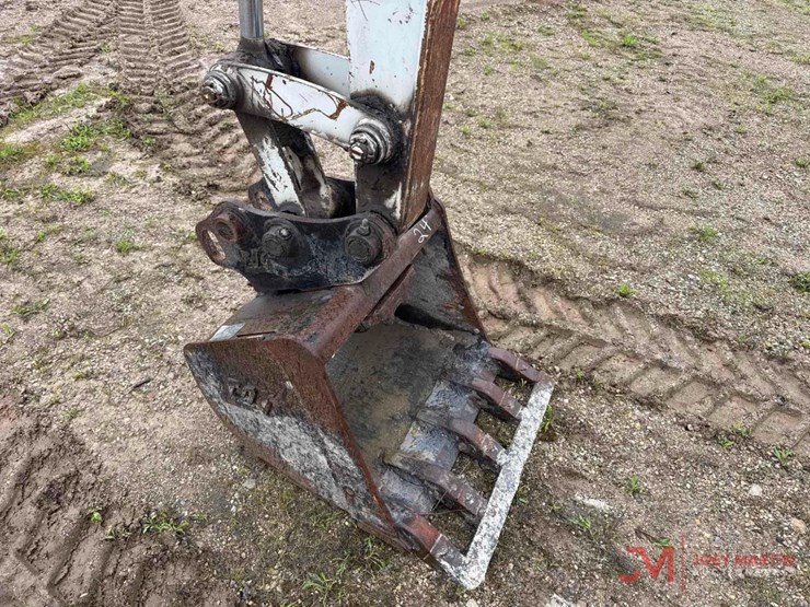 2019-takeuchi-tb235-2-image-21