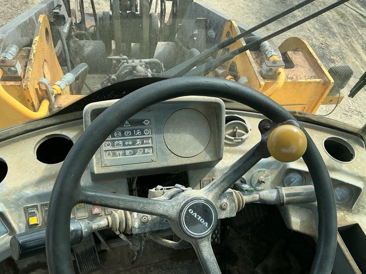1998-volvo-l90c-image-18
