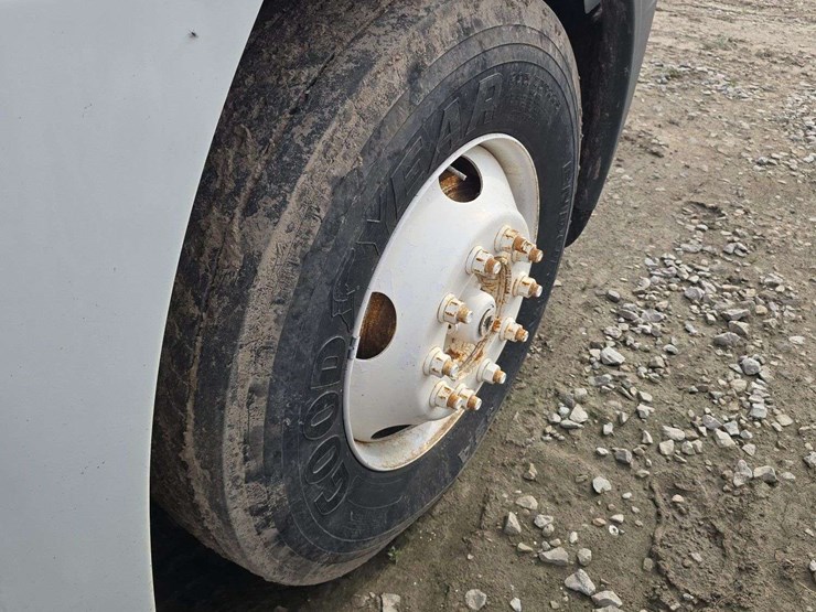2015-freightliner-cascadia-125-image-11