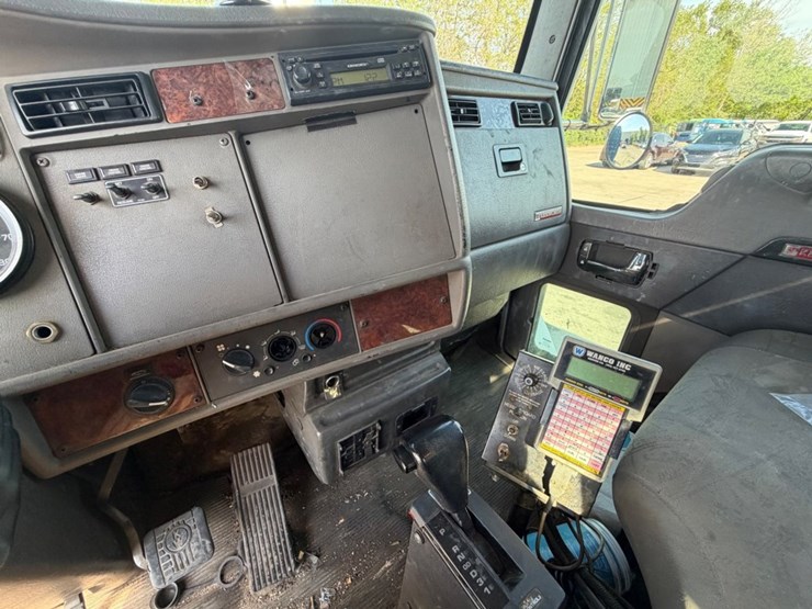 2007-kenworth-t300-image-13