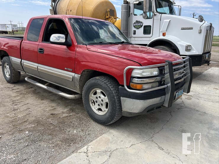 2001-chevrolet-silverado-1500-image-3